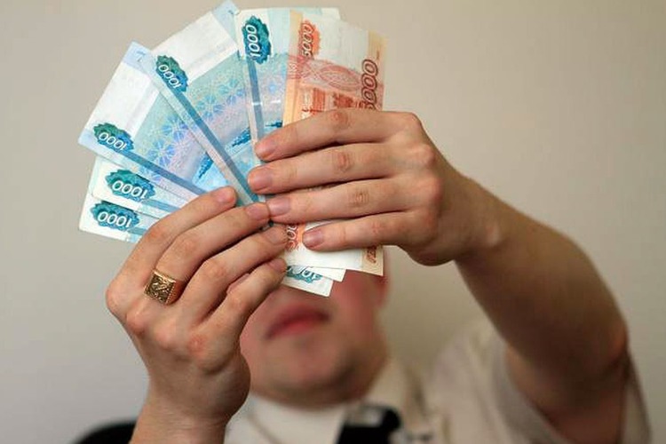 Житель Балакова незаконно потратил путинские выплаты детям на погашение автокредита