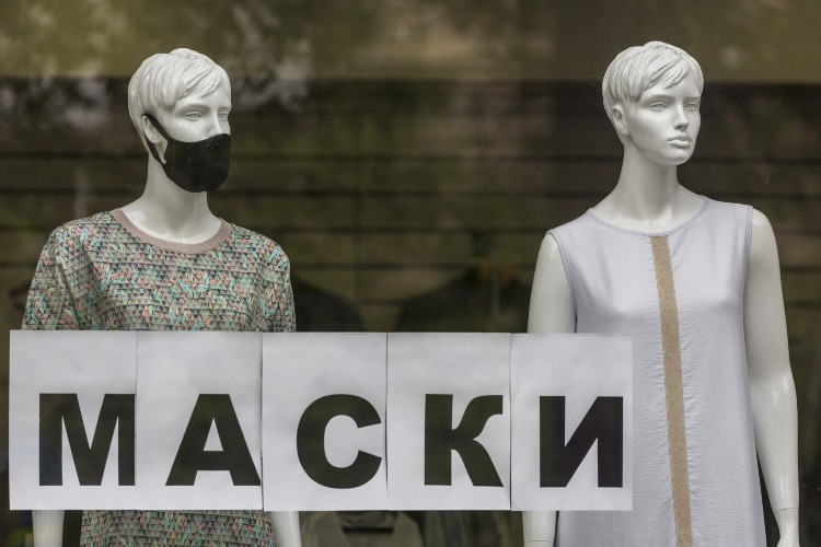 17 штрафов - по 1000 рублей, 8 - по 7500. Но есть и прощенные безмасочники