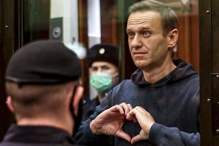 Главное, чтоб все были живы и здоровы. И далеко не только Навальный