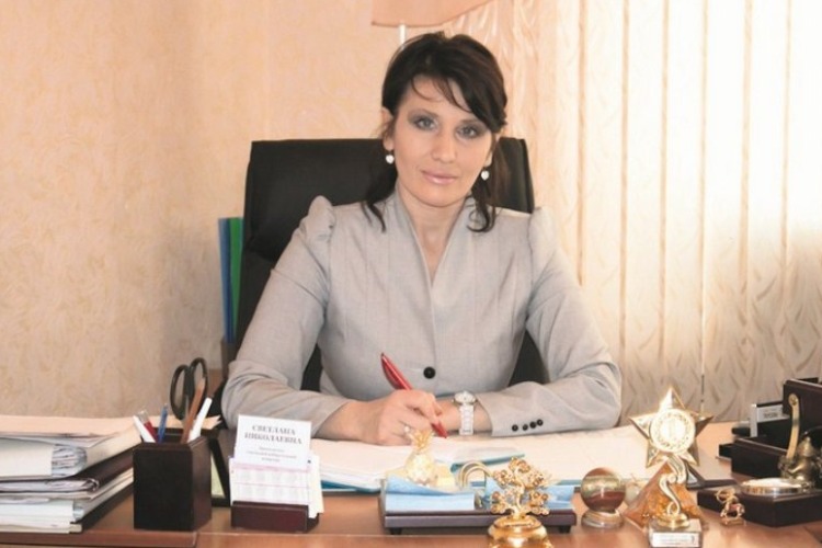 Начальница отдела культуры назначила сестру директором сельского ДК и выписывала ей премии