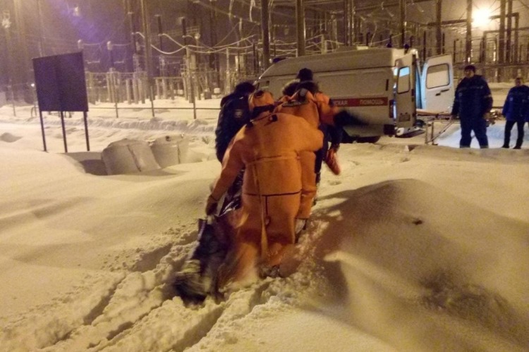 В ночи под ГЭС тонул и был спасен мужчина