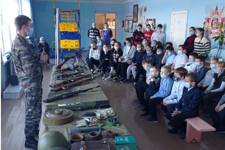 Экспозиция “Набата“ увлекла школьников Сухого Отрога