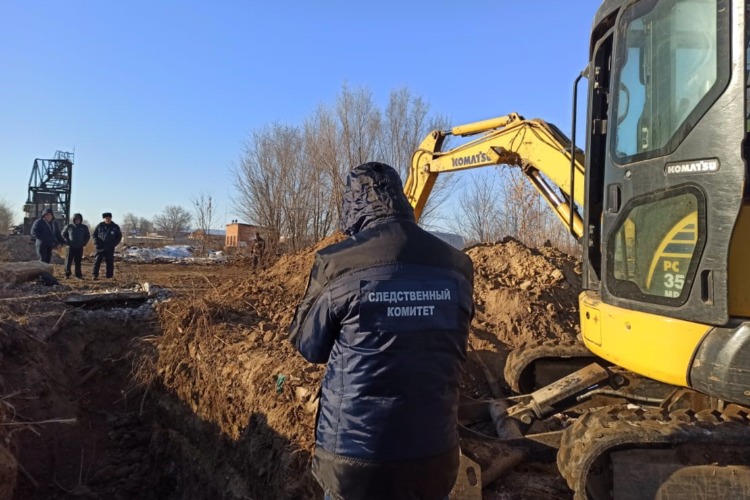 Водитель экскаватора убил ковшом молодого напарника