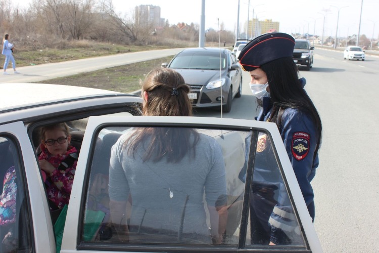 Пристегни самое дорогое. В Балакове госавтоинспекция проверяет перевозку детей-пассажиров