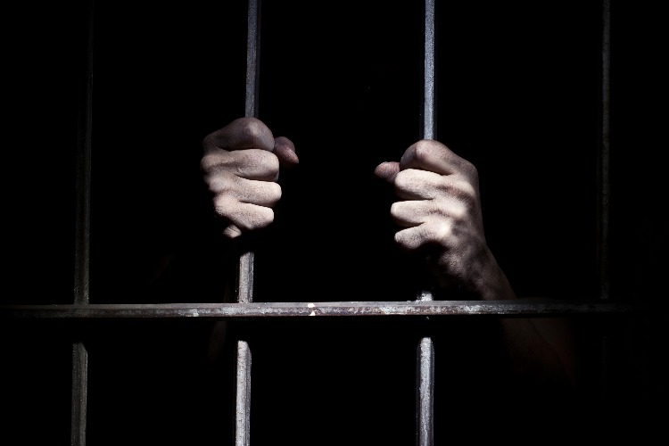 Предприятие поплатилось за задержку зарплаты перед заключенным