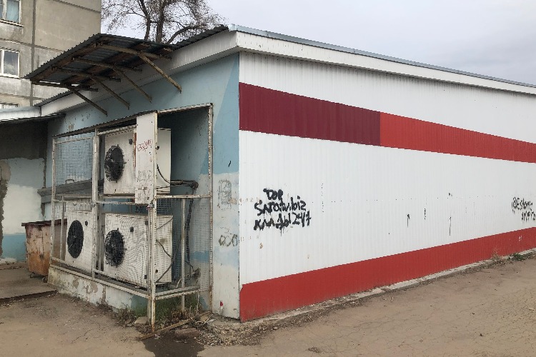 Магнит подобно старой половице годами раздражает целый день