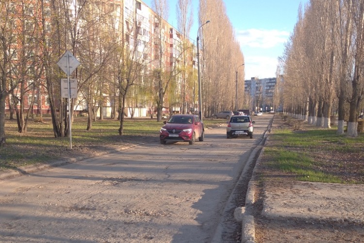 В Балаково автодорогу бросили ремонтировать осенью после фрезерования