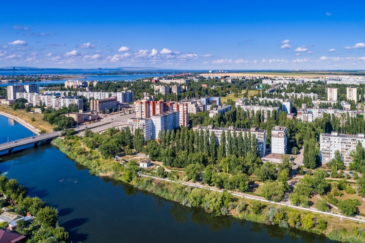 Если б город продать за миллиард с гаком... Да кто ж его за это купит?