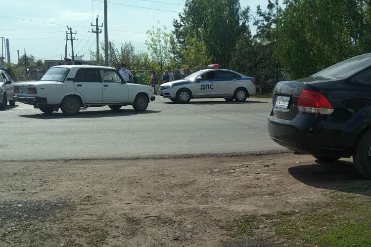 В Балаково полицейские закрыли въезд на ветеранское кладбище