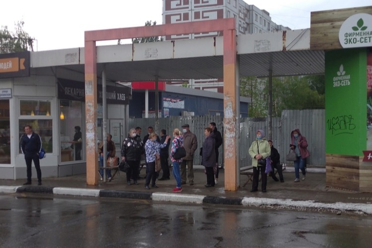 Читатели: городской транспорт не справляется с потоком желающих посетить кладбища