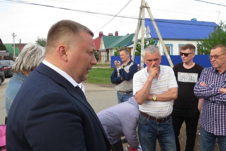 Между контейнером и пакетом. Новая власть топчется на старой проблеме сбора мусора в Сазанлее