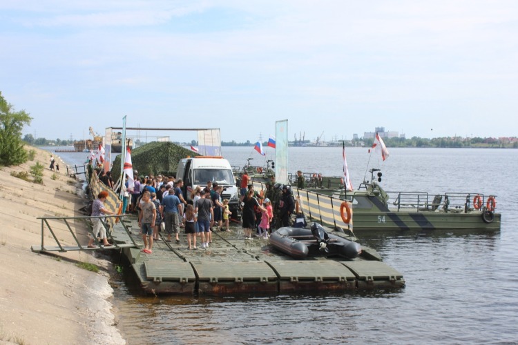 Плавучий музей успели посетить сотни балаковцев. Наш фоторепортаж
