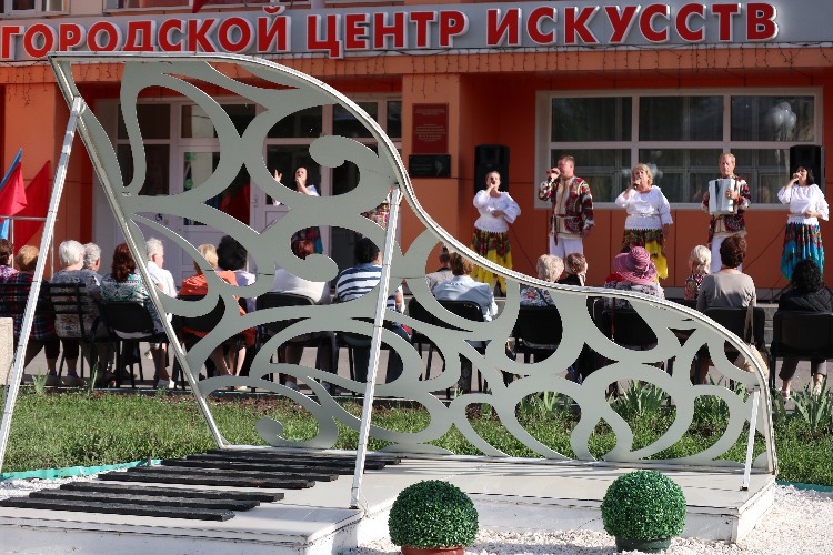 Поздравили земляков с Днем России и закрыли творческий сезон