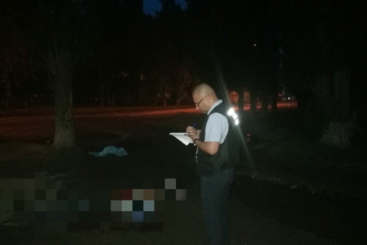 В Балаково возле пятиэтажки нашли тело зарезанного мужчины