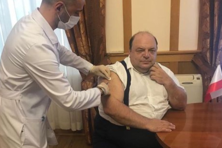 Коронавирус в губернии: Минздрав привился, заболеваемость растет