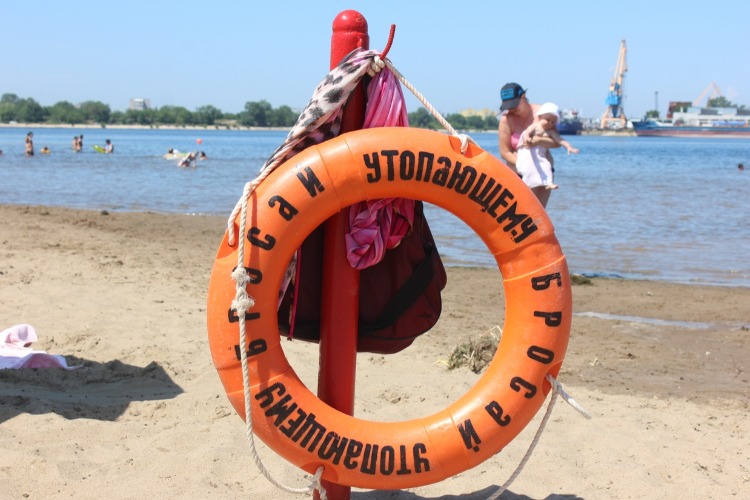 Нам почистят озеро Лебяжье. Городской пляж Балакова так и будет тонуть в тине