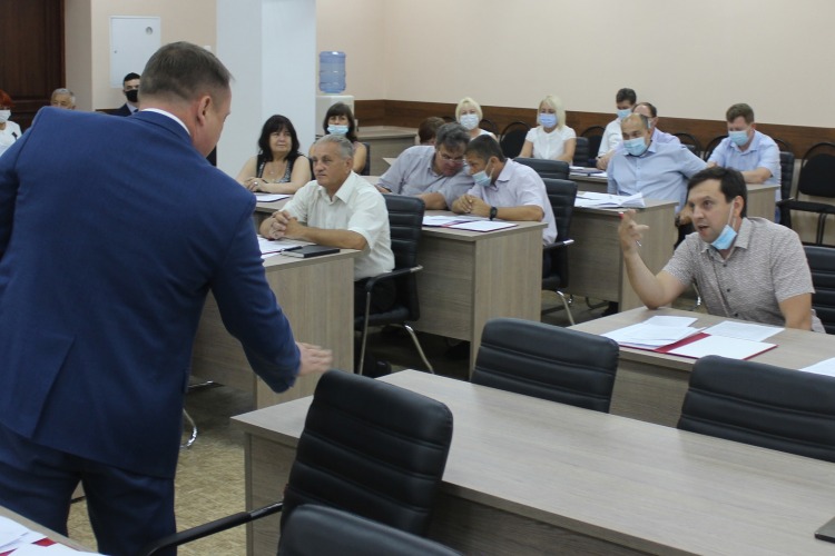 Роман Ирисов и Денис Мамаев поговорили на повышенных тонах по поводу избрания Сергея Василенко