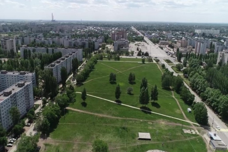 На что спорим. Полю между 5 и 8 мкр парк вообще не нужен?