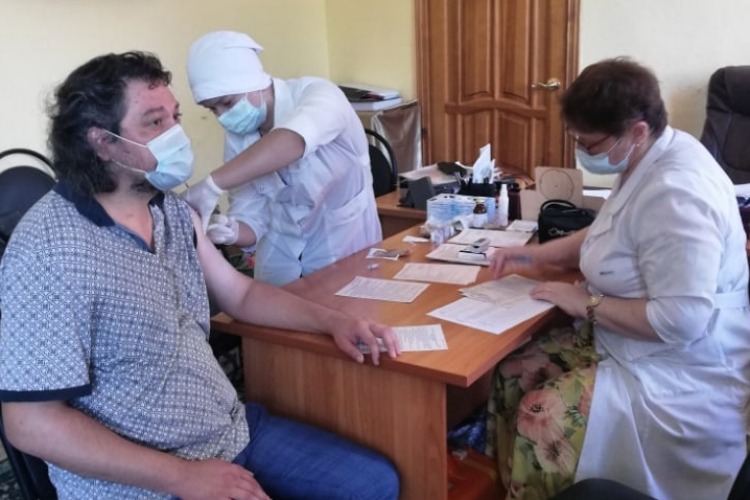 В Балаково артисты ТЮЗа коллективно прививаются от коронавируса