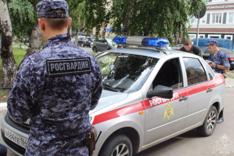 В Балаково росгвардейцы задержали дачного вора