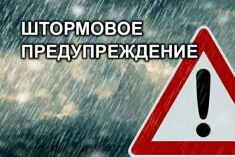 На Балаково идет ураганный ветер и ливень с крупным градом