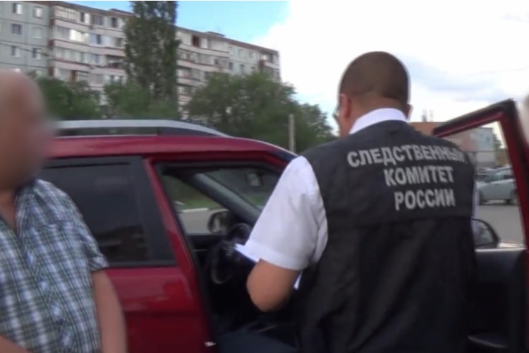 В Балаково ФСБ задержала руководителя фирмы, подозреваемого в коммерческом подкупе на 220 тысяч