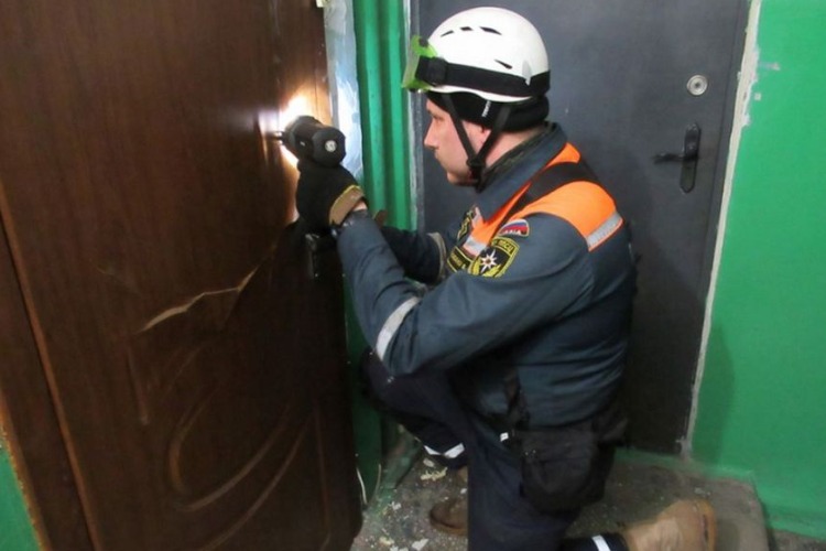 В Балаково спасатели пришли на помощь двум пенсионеркам