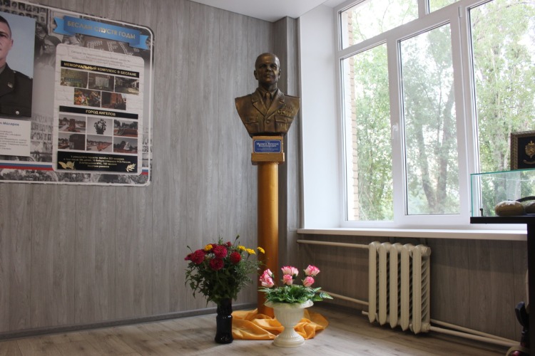 Такой молодой, а уже Маляров. В Балаково помнят Героя Беслана