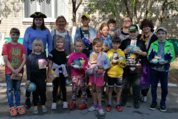 К позитиву прилагаются подарки
