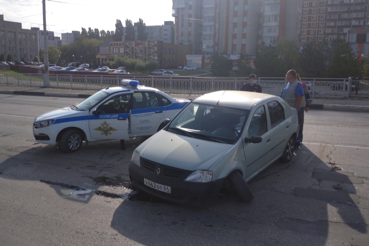 В Балаково мужчина умер за рулем Рено Логан