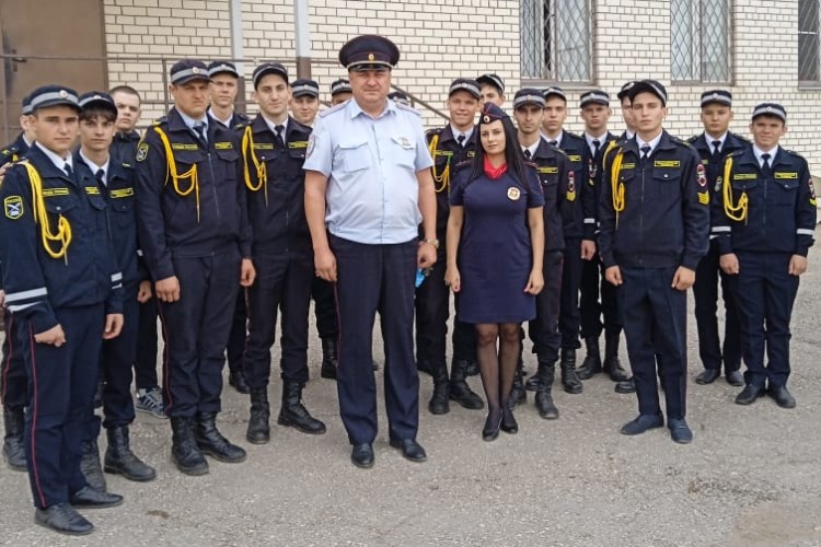 Госавтоинспекция Балаково провела экскурсию для кадетов Губернаторского техникума