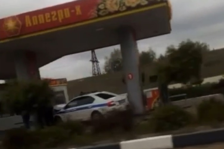 Большегруз заставил патруль ГИБДД протаранить бензоколонку в Балаково