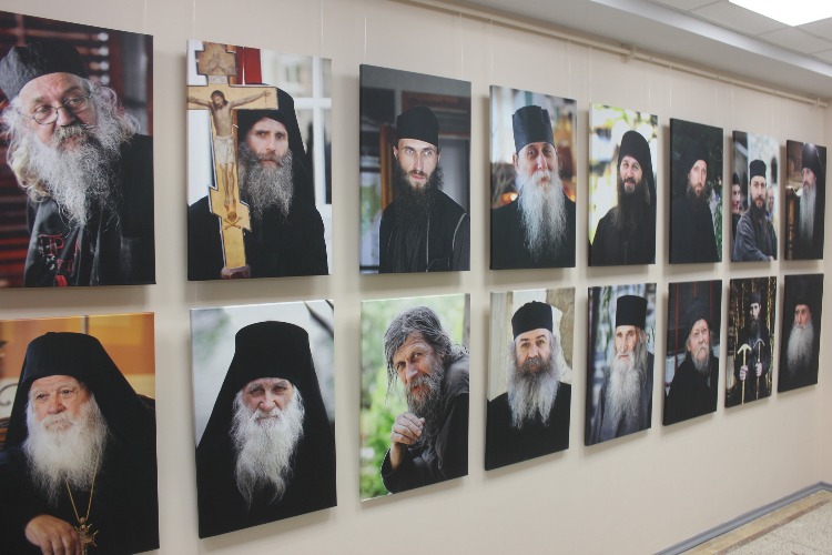 Завороженные Афоном. Компания “ФосАгро“ подарила балаковцам уникальную фотовыставку