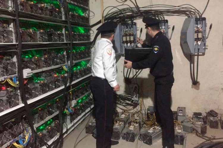 Сотрудник ГИБДД устроил майнинг-ферму в помещении полиции