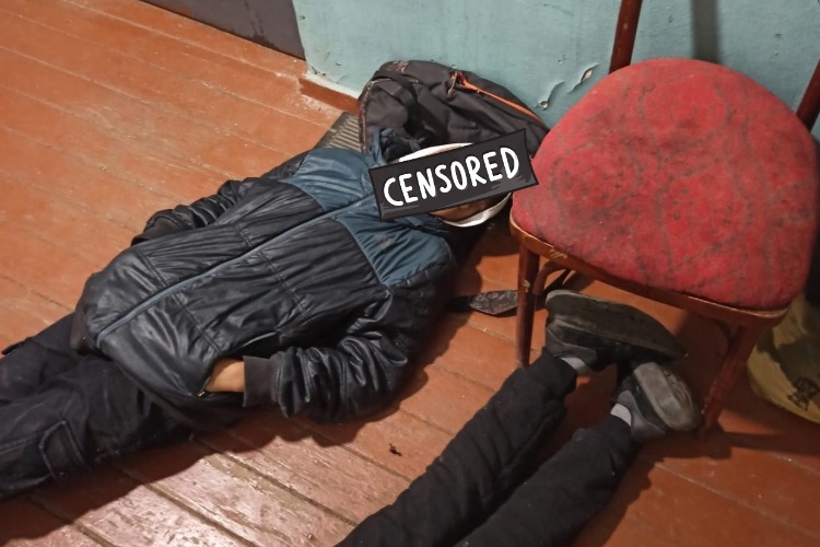 Полиция установила личности спавших в балаковском подъезде детей