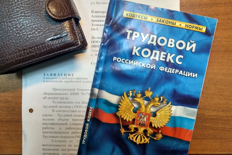 В Балаково санитар отсудил полмиллиона рублей за незаконное увольнение