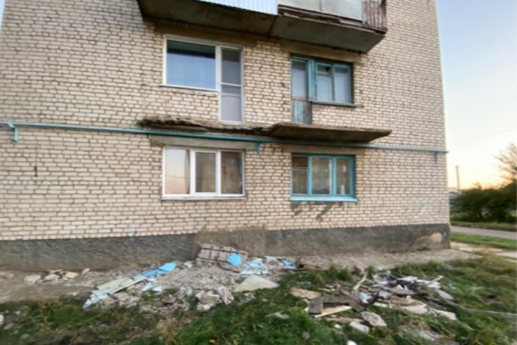 Если люди падают вместе с балконом, кто при этом будет виноват?