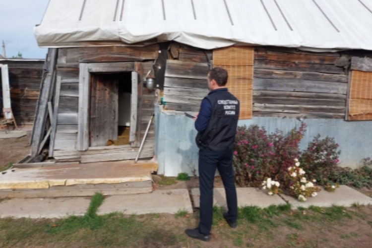 В селе под Балаковом обнаружено тело израненной женщины