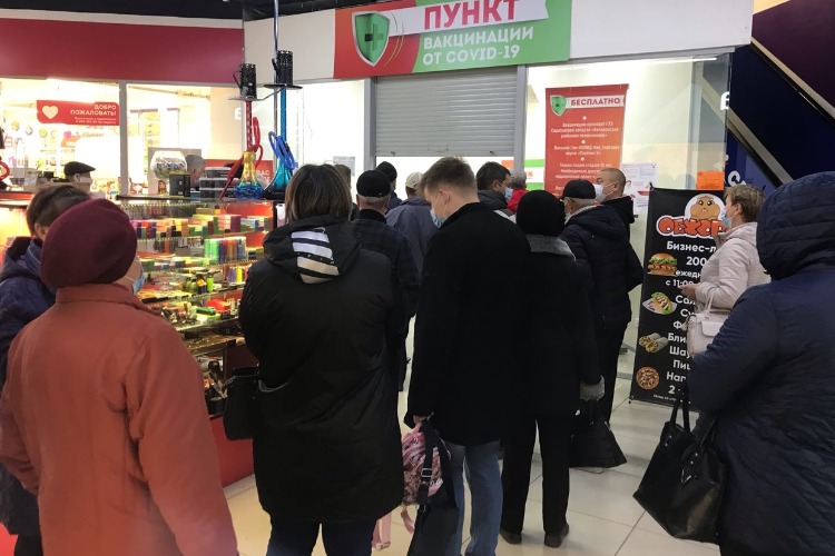 Антиваксеров прижали? В Балаково наблюдаются очереди на вакцинацию от коронавируса
