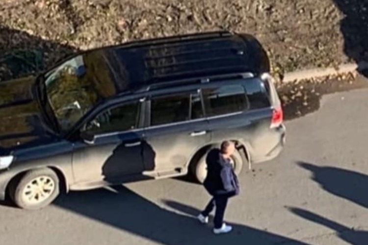Очевидцы: сбивший женщину водитель Land Cruiser пытался разогнать свидетелей и тряс пострадавшую
