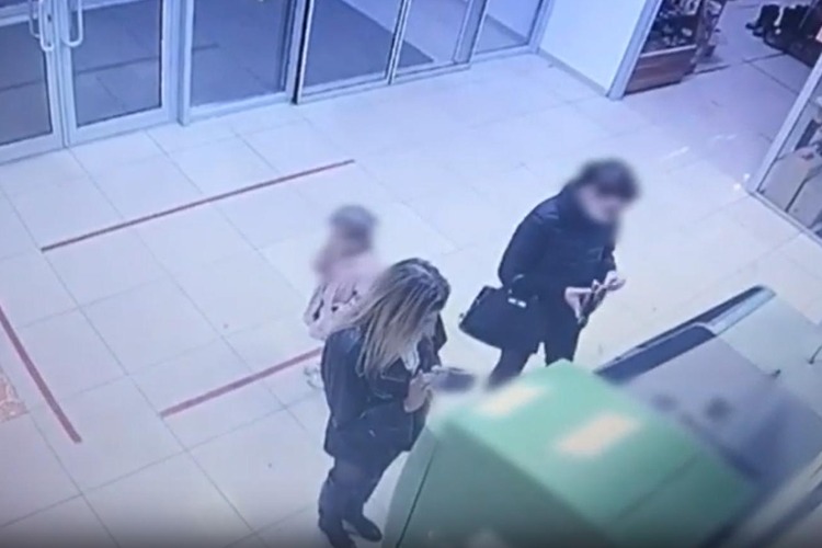 Молодая дама забрала с купюрами из банкомата уголовное дело