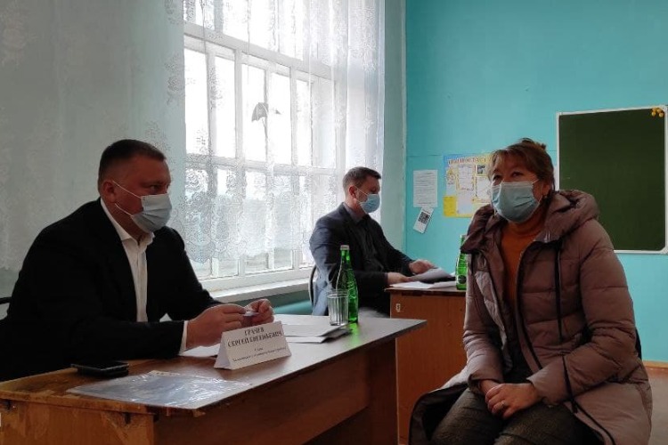 Жители села просят Сергея Грачева пустить автобус до Балаково