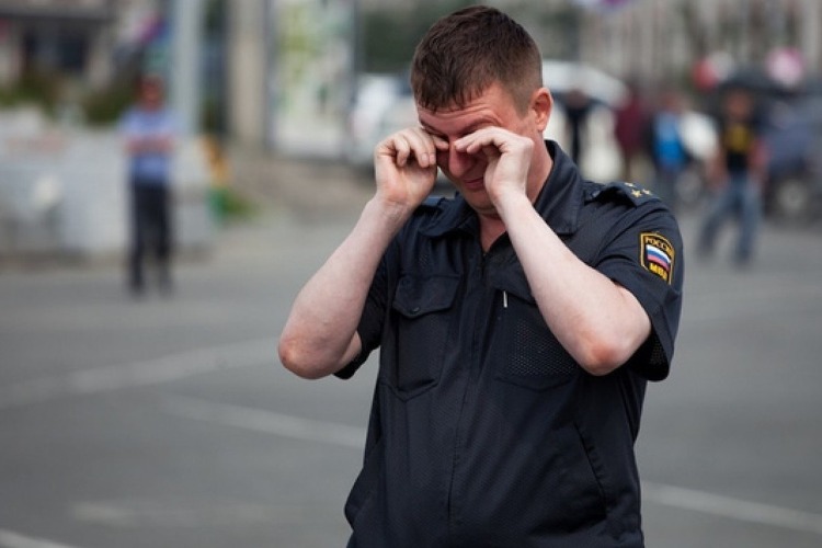 Напавший на полицейского балаковец отправился в колонию строго режима