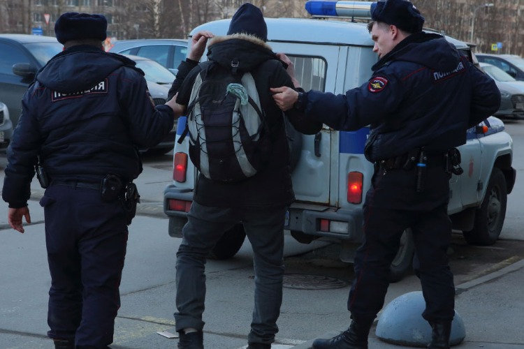 Житель Балаково разгуливал по городу со взрывчаткой