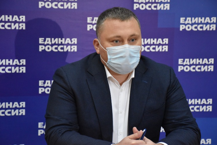 Глава района Сергей Грачев просит жителей не выходить на лед