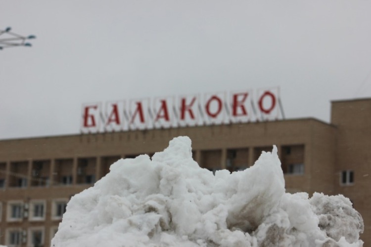 Все, до свидания! Суть позвонила подрядчикам по уборке дворов в Балаково