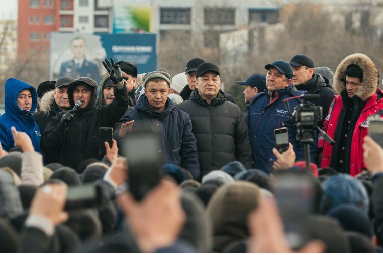 Бунт в Казахстане: что за огни там пылают?