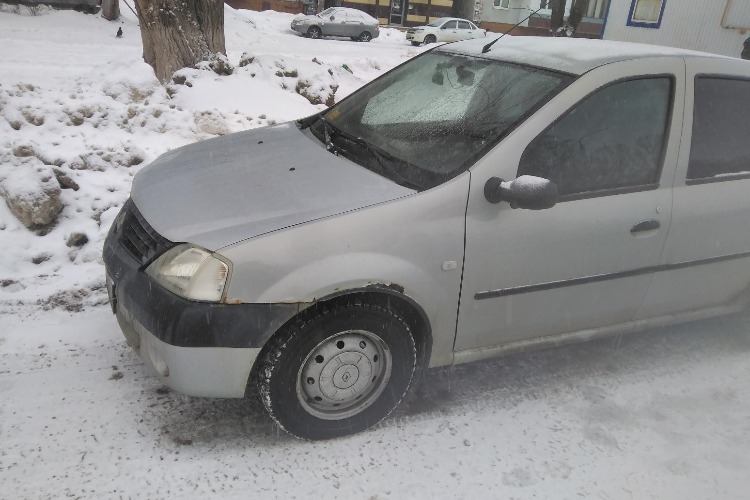 В Балаково водитель Nissan пострадал в результате женского ДТП
