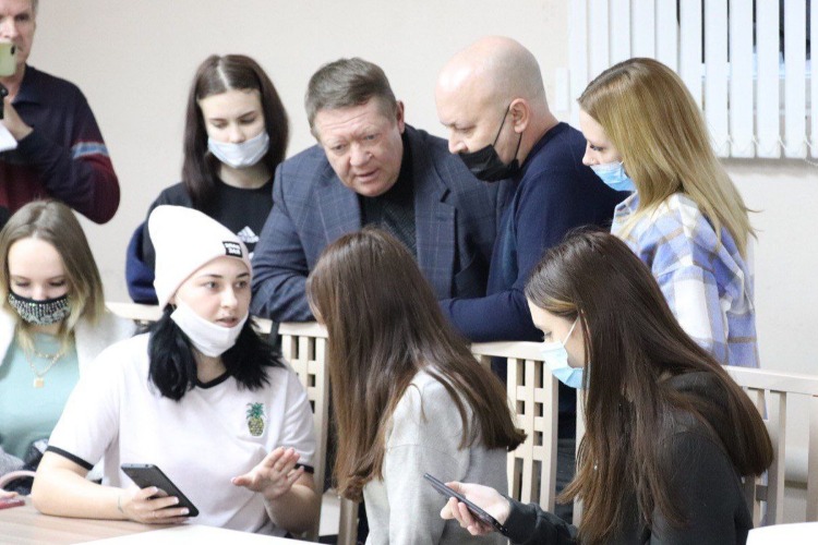 Депутат Панков поможет балаковским сиротам получить бесплатную юридическую помощь