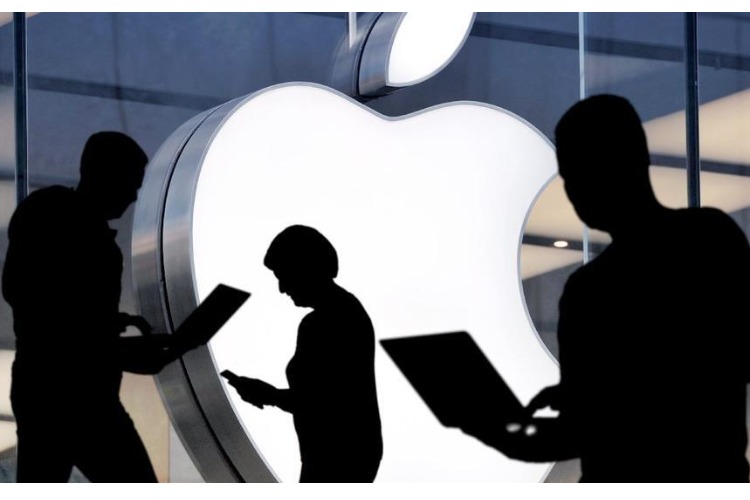 Что случилось этой ночью. Apple начала приземление в России